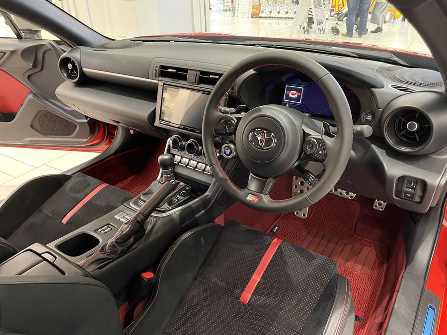 GR86 dash and sport seats with red accents (Japan-market right-hand-drive car).