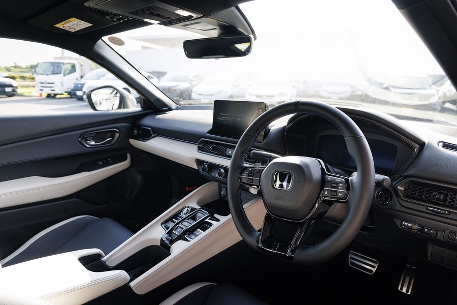 Prelude cockpit with the steering wheel, 9-inch screen and push-button shifter (Japan-market right-hand-drive car).