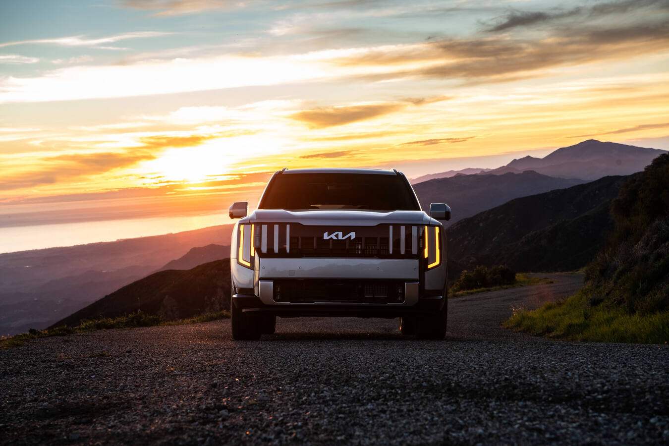 2027 Kia Telluride Hybrid SXP driving shot, official Kia press photography, 7 of 8.