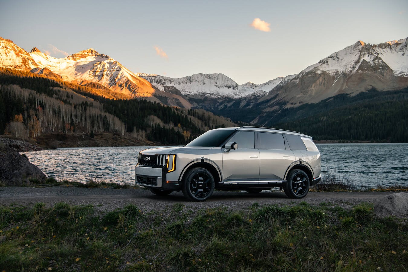 2027 Kia Telluride Hybrid SXP at sunset, official Kia press photography, static shot 6.