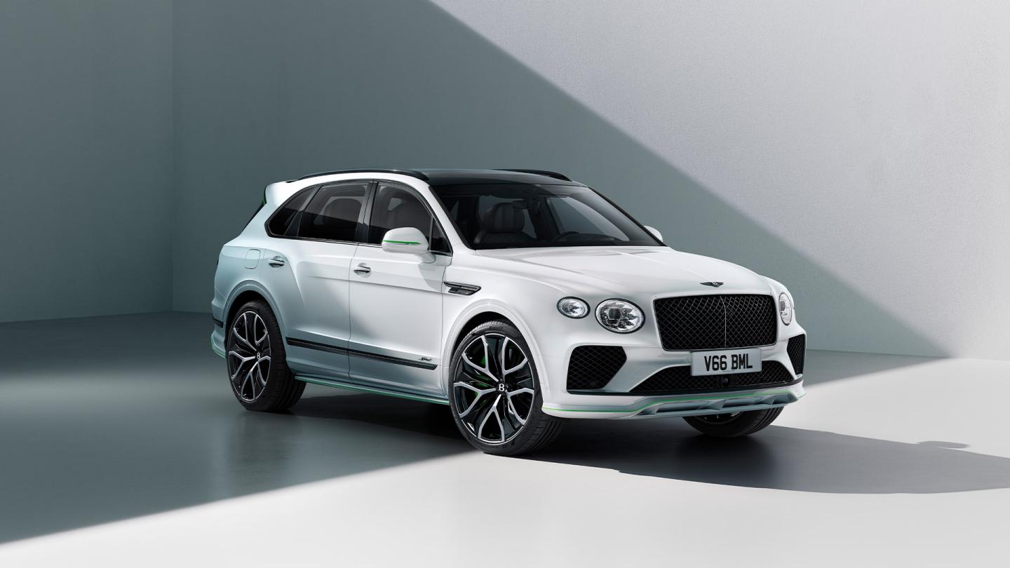 Bentley Bentayga Speed, front three-quarter studio shot.