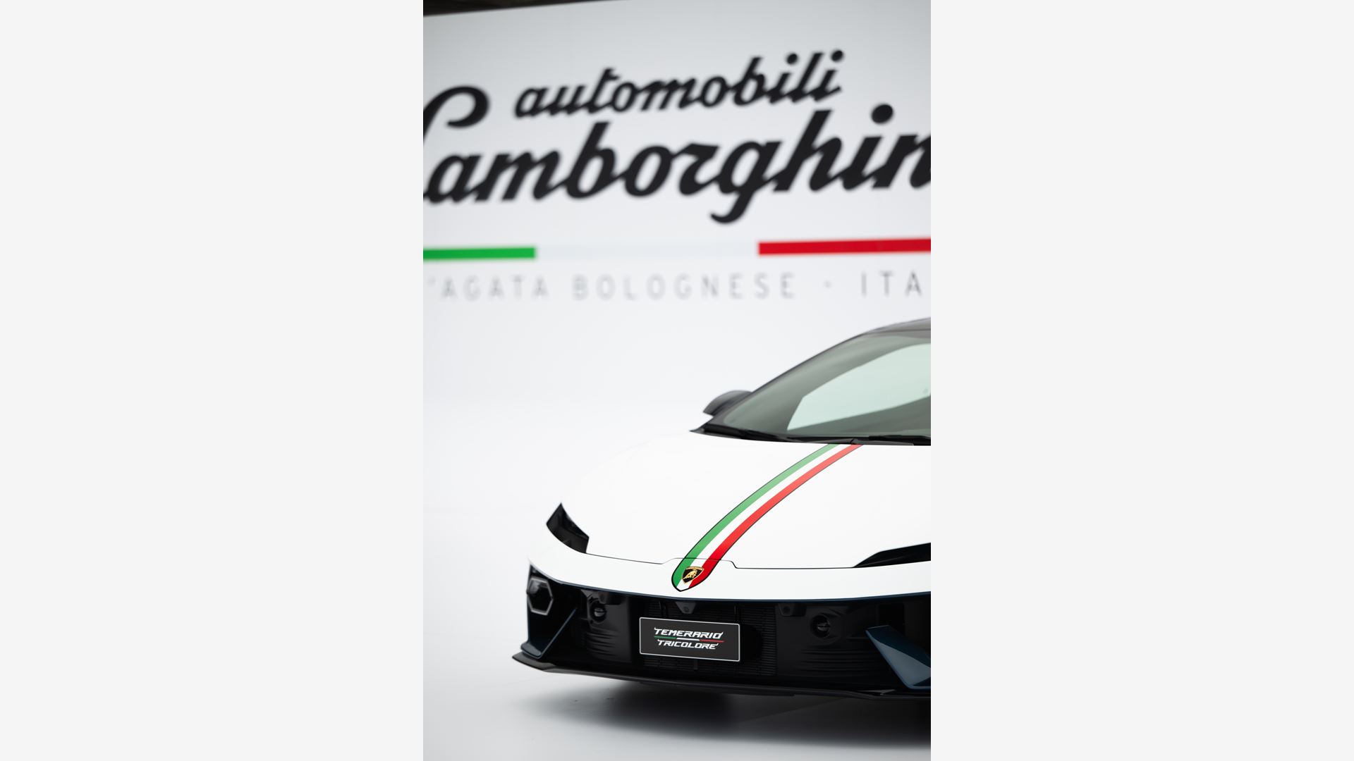 Lamborghini Temerario, side profile.