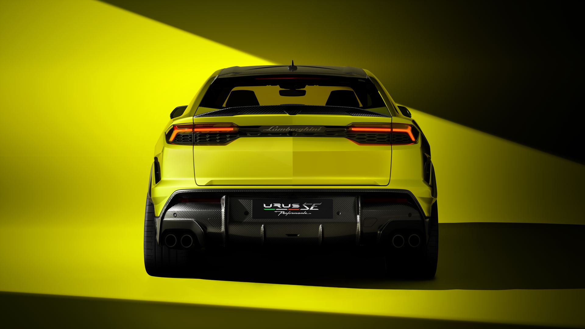 Lamborghini Urus SE Performante, rear detail.