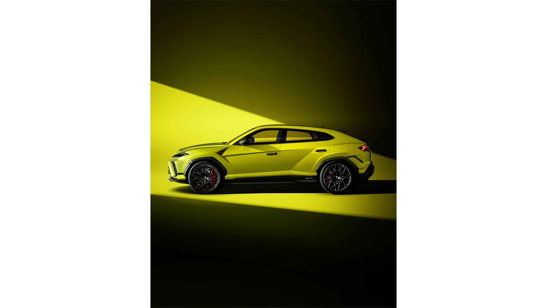Lamborghini Urus SE Performante, wheel detail.