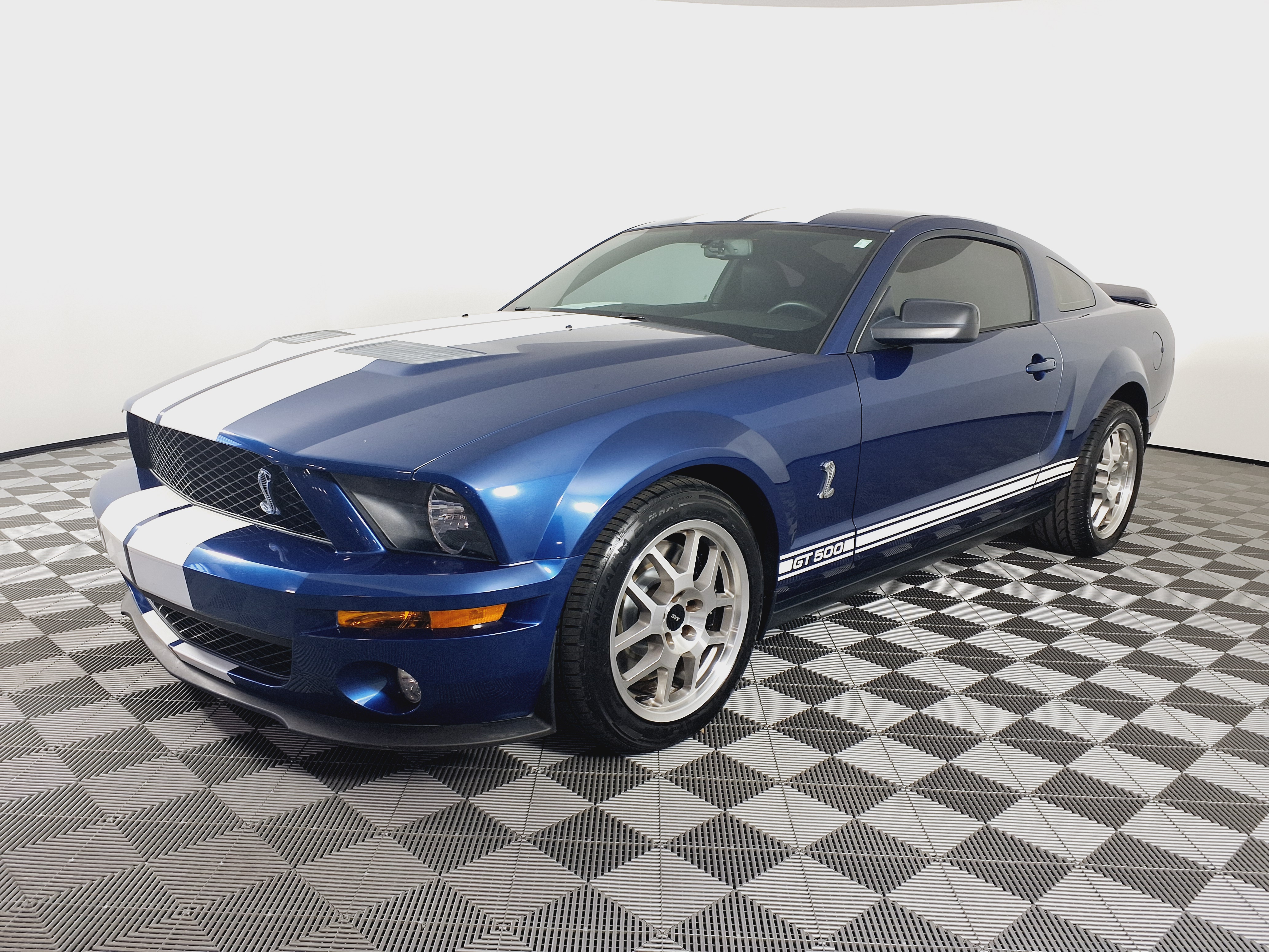 2007-2009 Ford Mustang Shelby GT500, exterior shot.