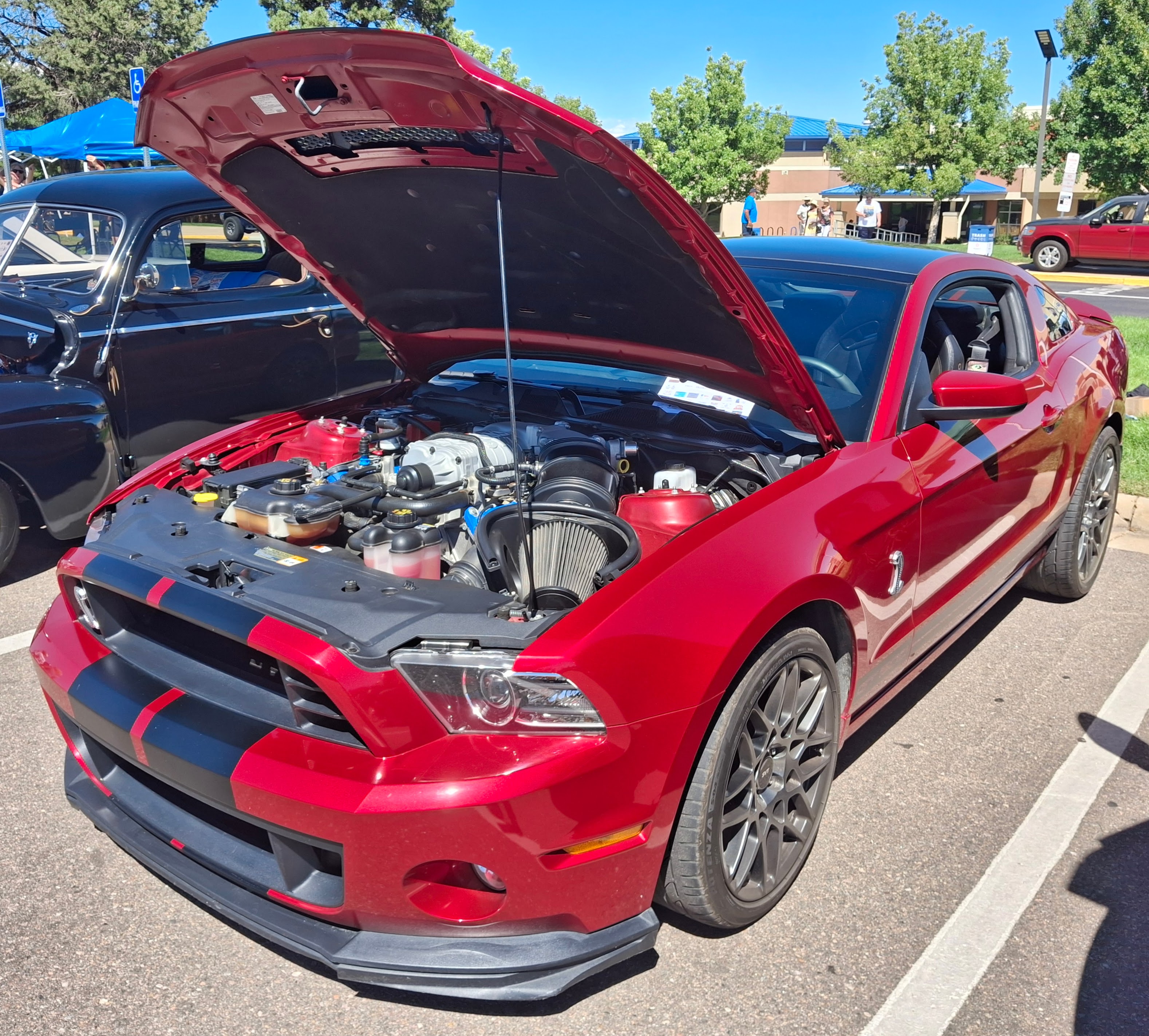 2013-2014 Ford Mustang Shelby GT500, additional angle.