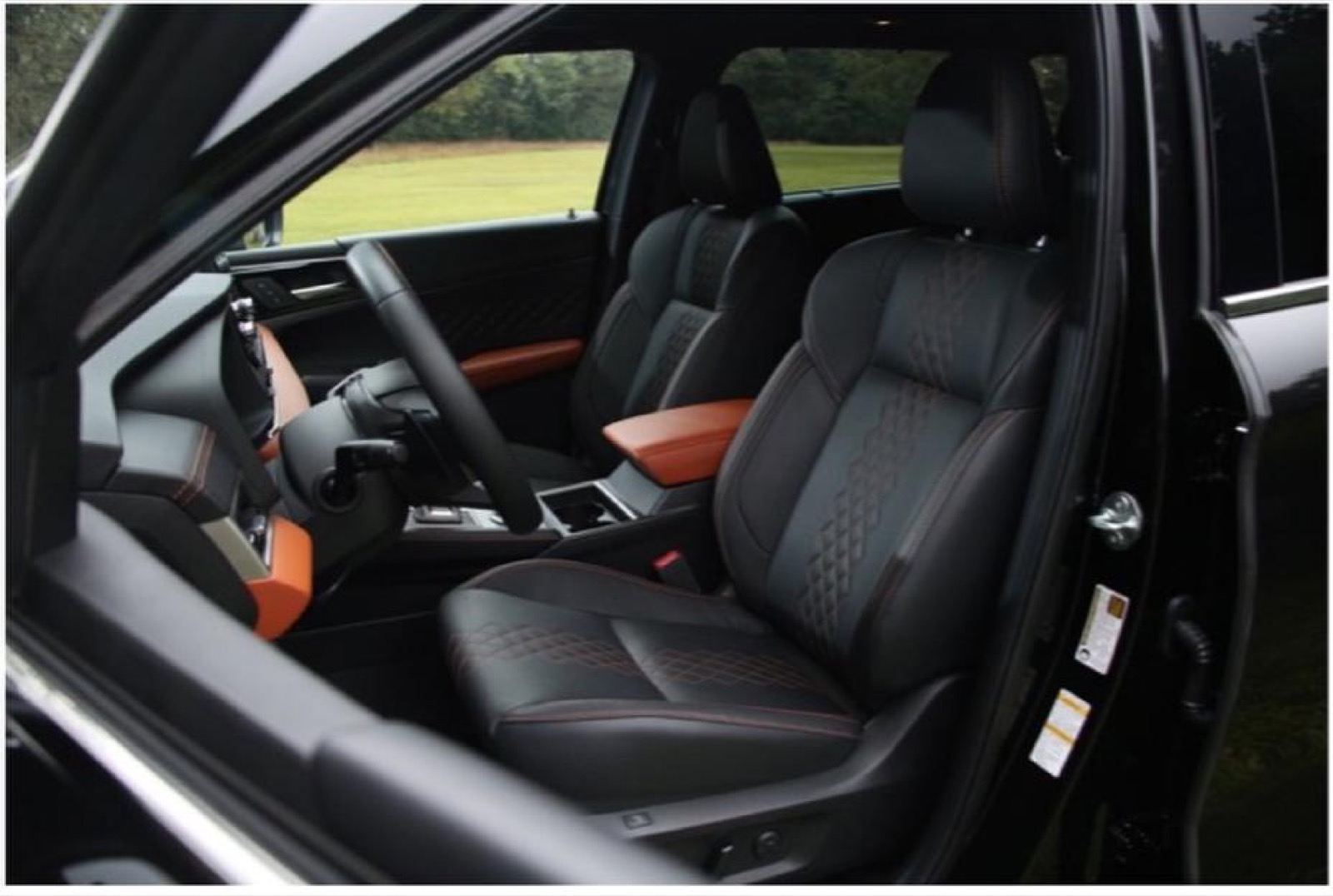 2025 Mitsubishi Outlander PHEV, interior