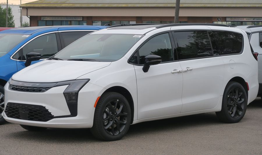Refreshed Pacifica Limited AWD in Bright White, front three-quarter view.