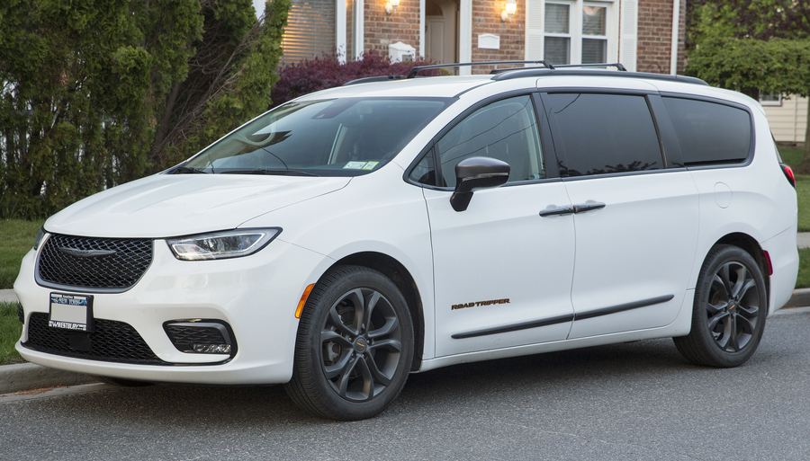2024 Chrysler Pacifica Touring L RoadTripper, front three-quarter view.