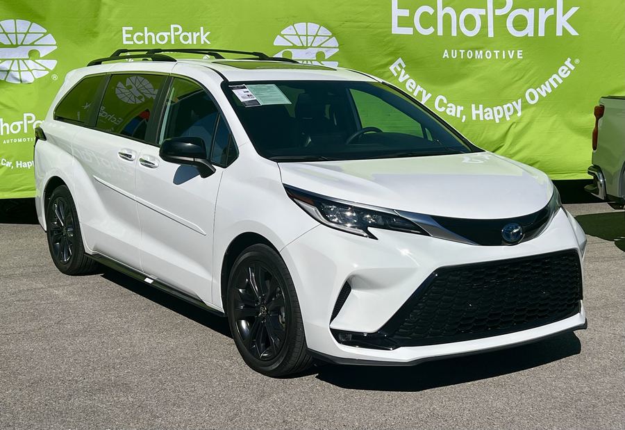Toyota Sienna in white, front three-quarter view (2024).