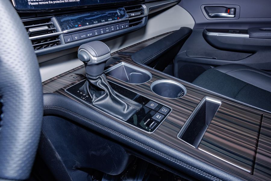 Sienna-generation (XL40) console and shifter, China-market version.