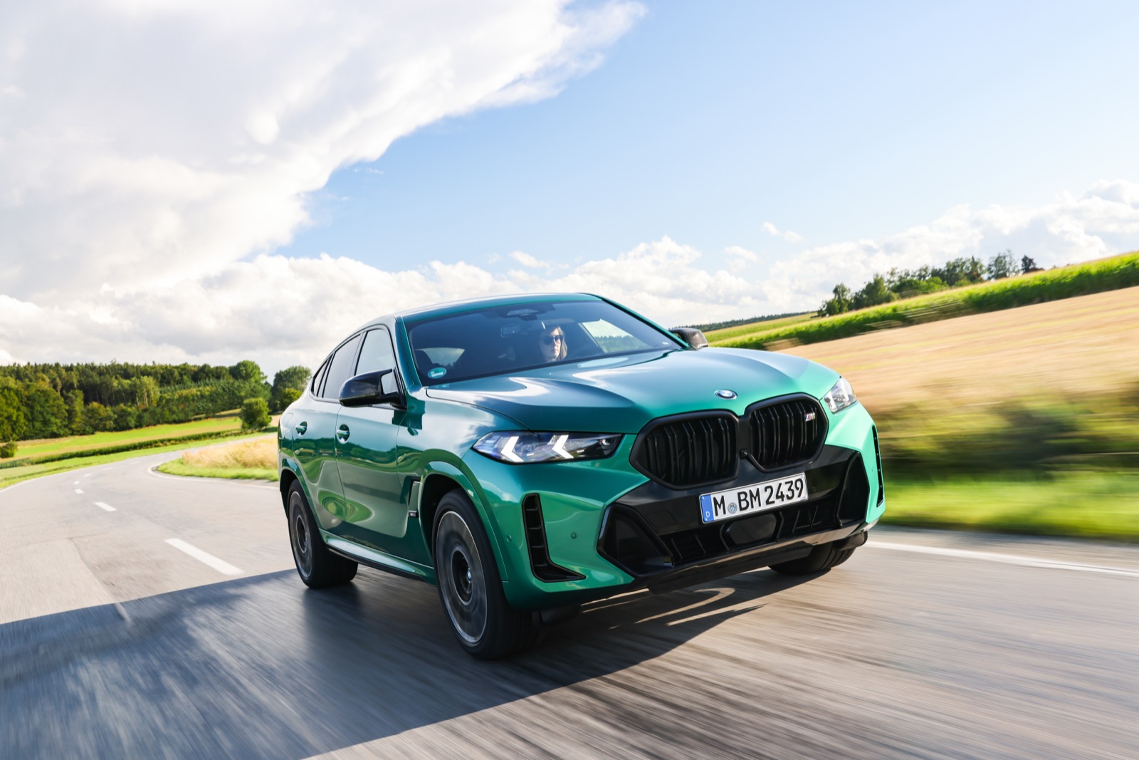 BMW X6 xDrive40i exterior, front three-quarter