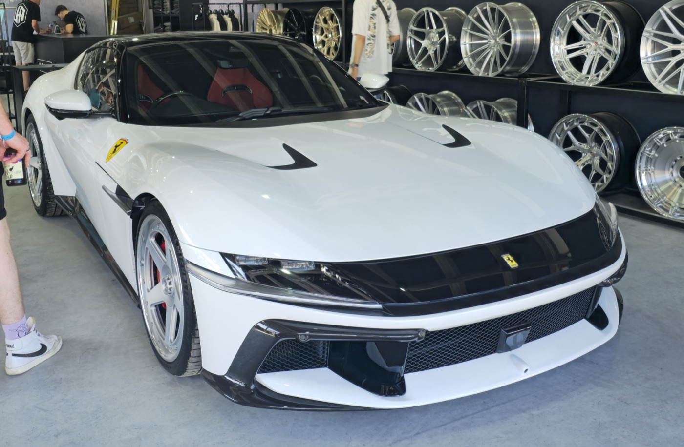 Ferrari 12Cilindri, real photograph, Wikimedia Commons, shot 5.