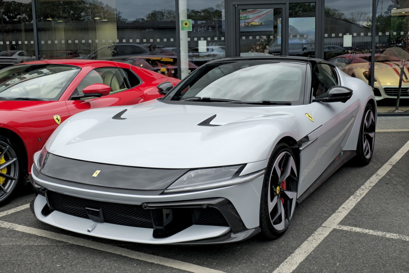 Ferrari 12Cilindri, real photograph, Wikimedia Commons, shot 15.