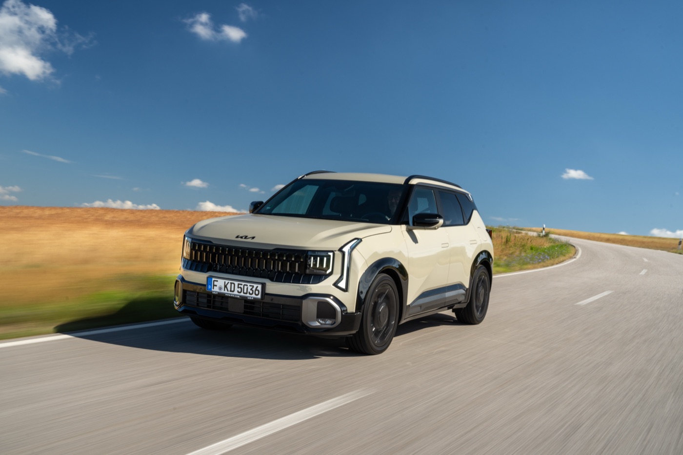 2027 Kia Seltos X-Line AWD, official Kia press photography, driving shot 2.