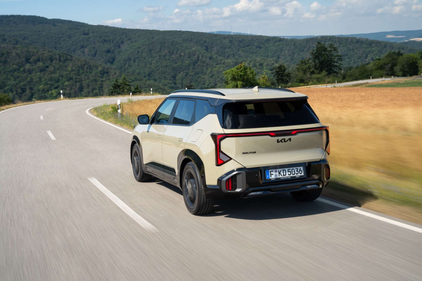 2027 Kia Seltos X-Line AWD, official Kia press photography, driving shot 7.