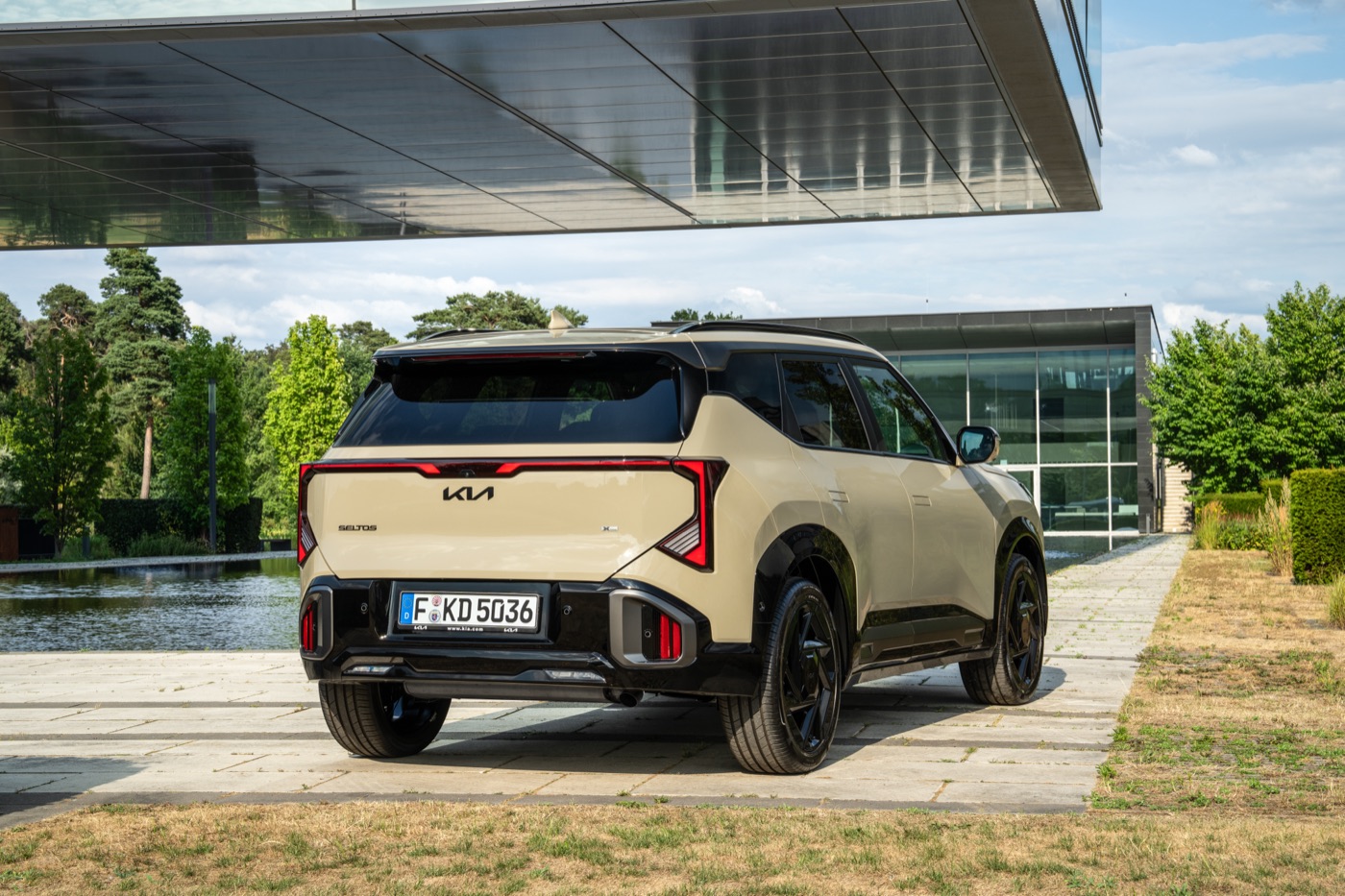 2027 Kia Seltos X-Line AWD, official Kia press photography, static shot 7.