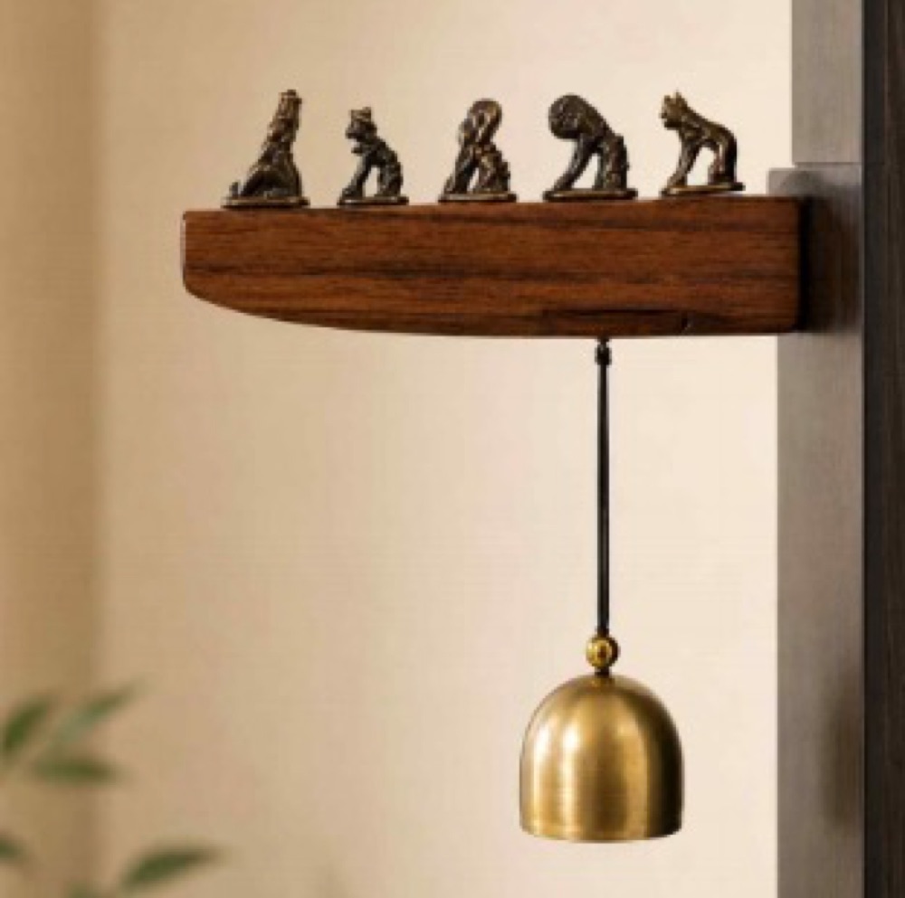 Korea's Roof wind bell with miniature guardian figures, real product photo.