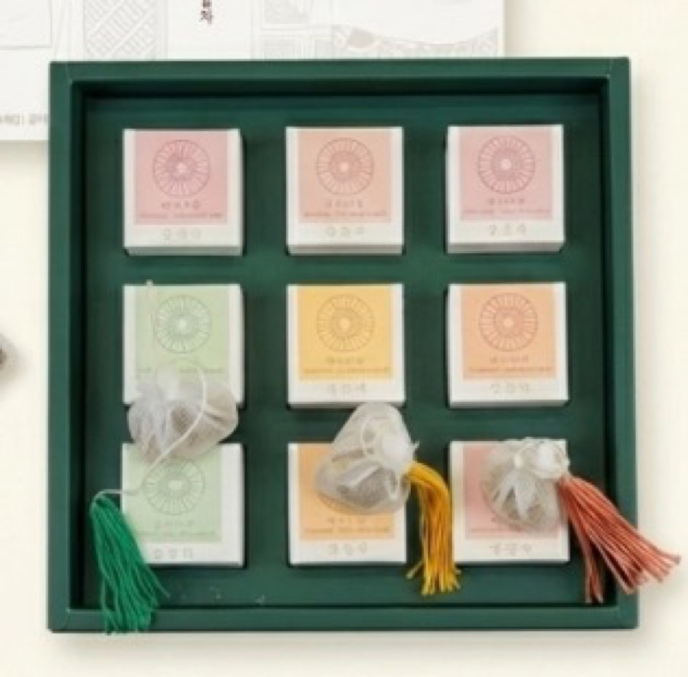 Yeongjo Daham nine-flavor traditional Korean tea sampler box, real product photo.