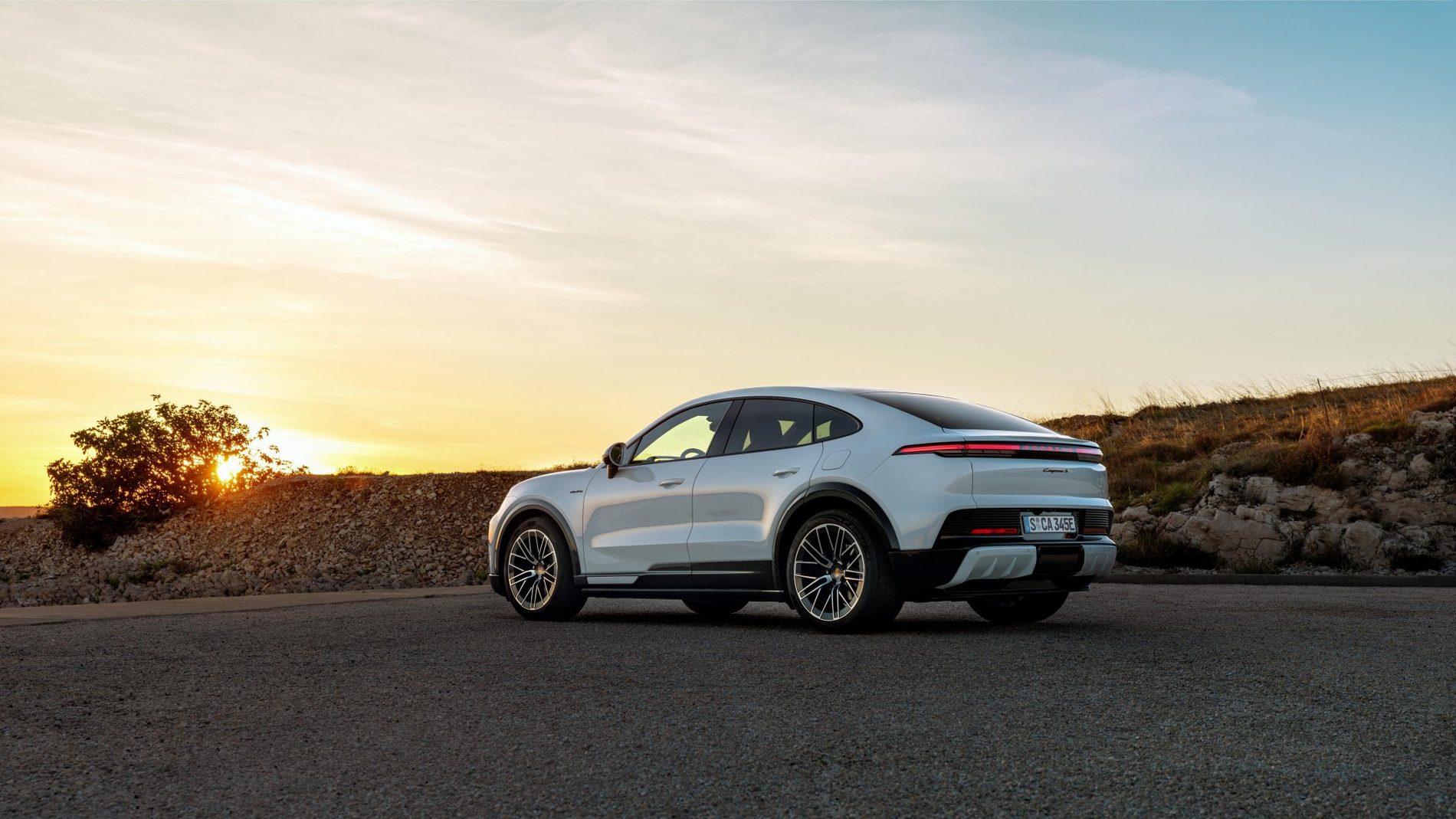 Porsche Cayenne Coupé Electric photographed in three-quarter view.