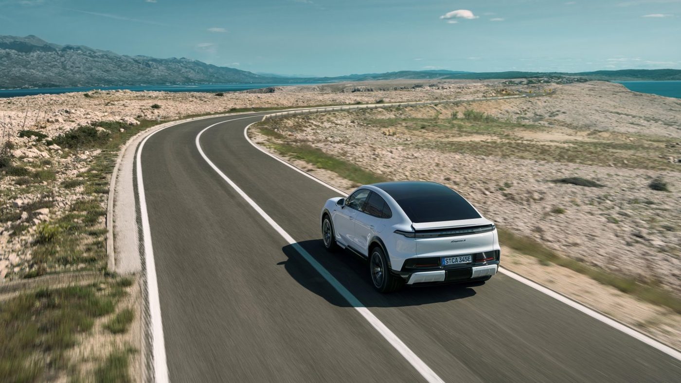 Rear view of the Porsche Cayenne Coupé Electric with the adaptive spoiler.