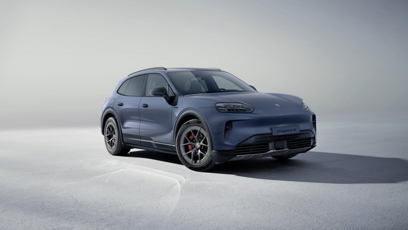 Interior of the Porsche Cayenne S Electric.