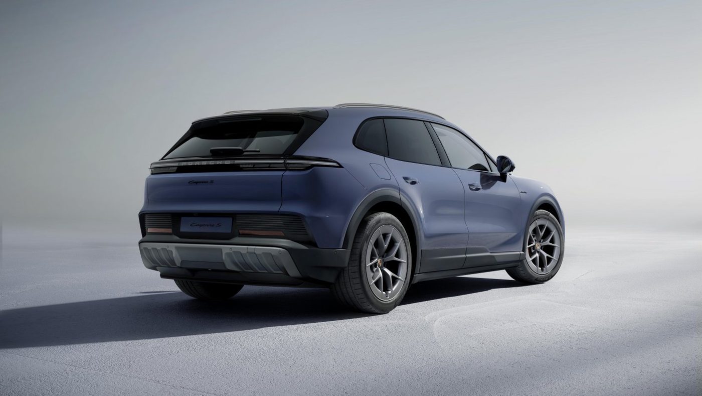 Side profile of the Porsche Cayenne S Electric.