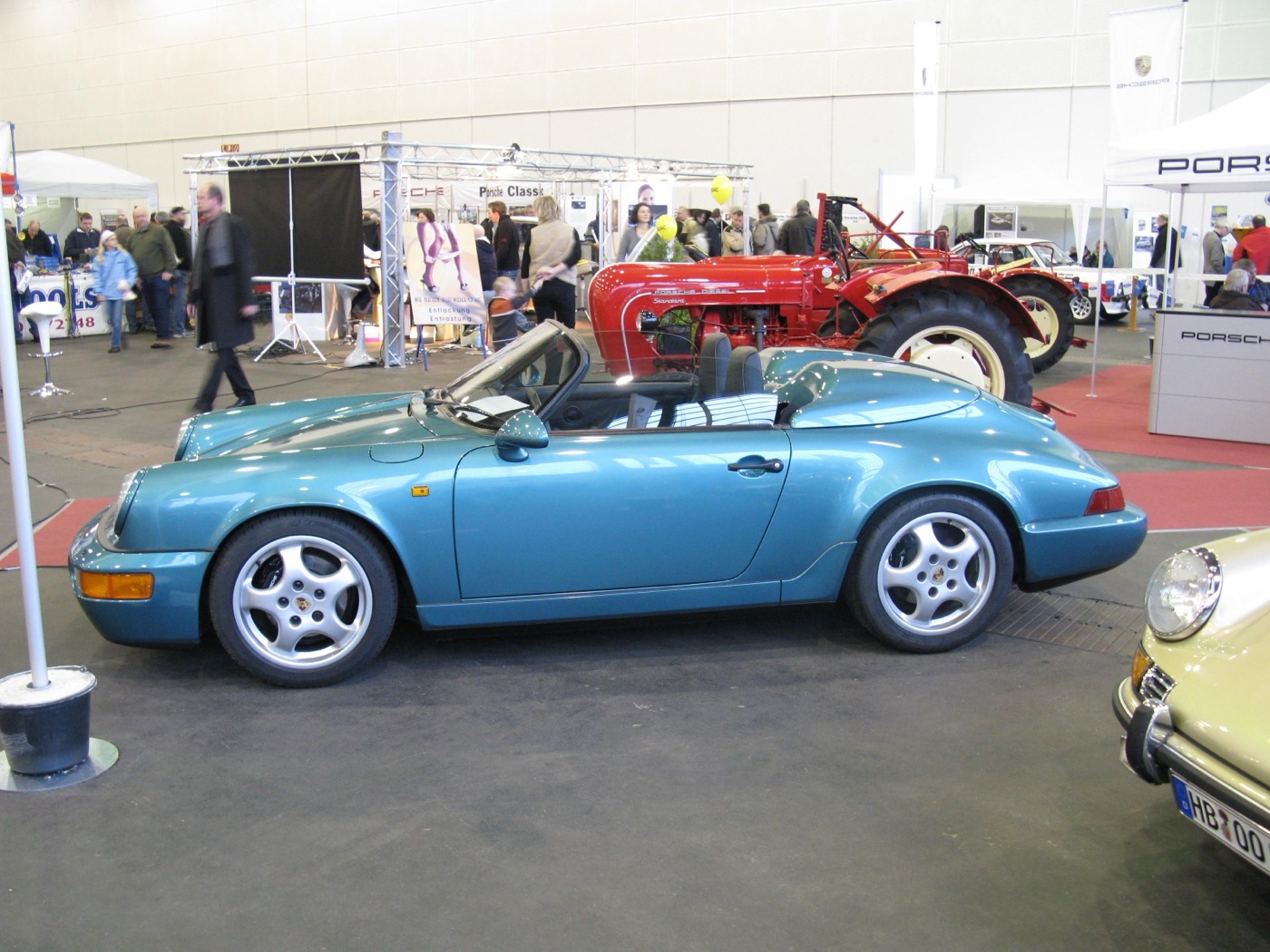 Porsche 964 Speedster, real photograph, Wikimedia Commons, exterior detail.