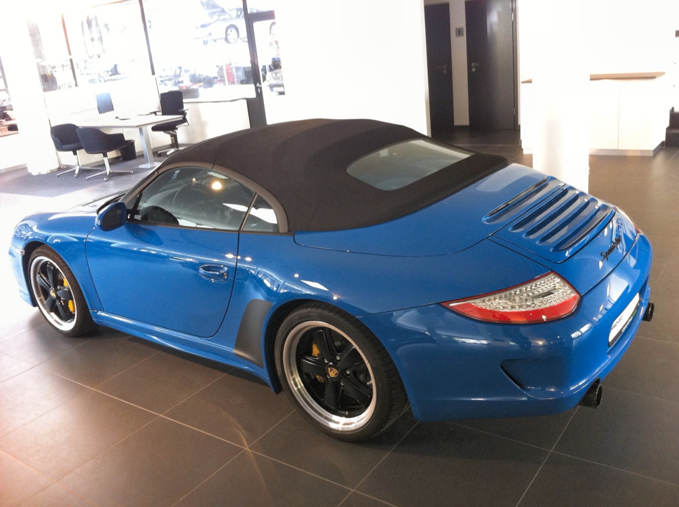 Porsche 997 Speedster, real photograph, Wikimedia Commons, shot 7.