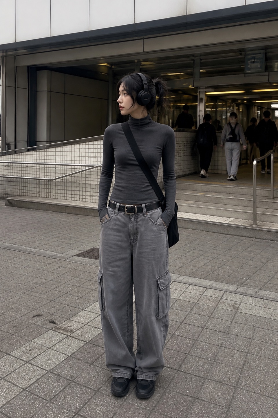 Outfit with Charcoal Mock-Neck Bodysuit, Grey Cargo Trousers, Black Belt curated by @dopasnap